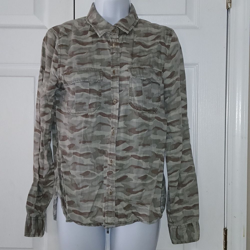 American Eagle Outfitters camo camouflage button down long sleeve shirt Sz S